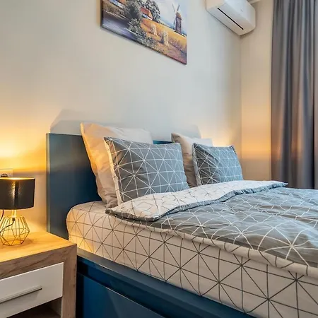 The Urban Pulse Stylish Flat شقة *