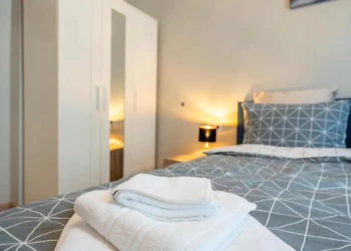 The Urban Pulse Stylish Flat Apartment *